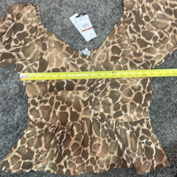 Sofia Jeans by Sofia Vergara V-neck flutter sleeve top animal print size M - Picture 10 of 15